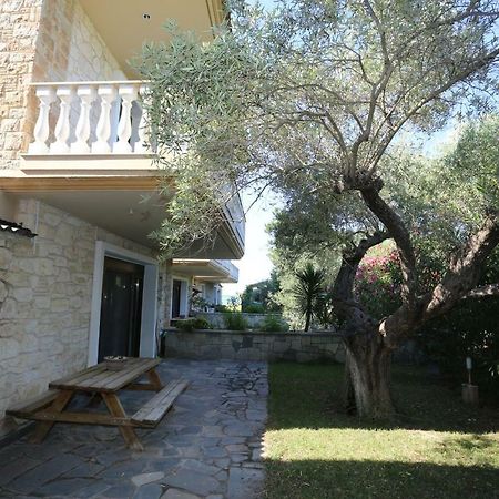 Villa Argo 3 - Beachfront, Big Gardens, Location! Pefkochori Exterior photo