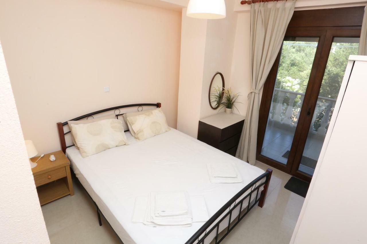 Villa Argo 3 - Beachfront, Big Gardens, Location! Pefkochori Exterior photo