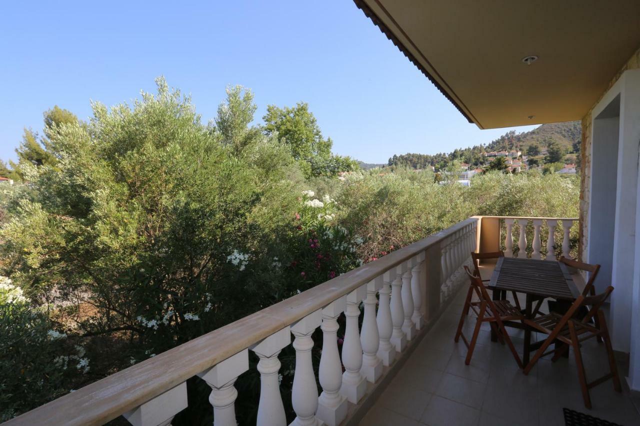 Villa Argo 3 - Beachfront, Big Gardens, Location! Pefkochori Exterior photo