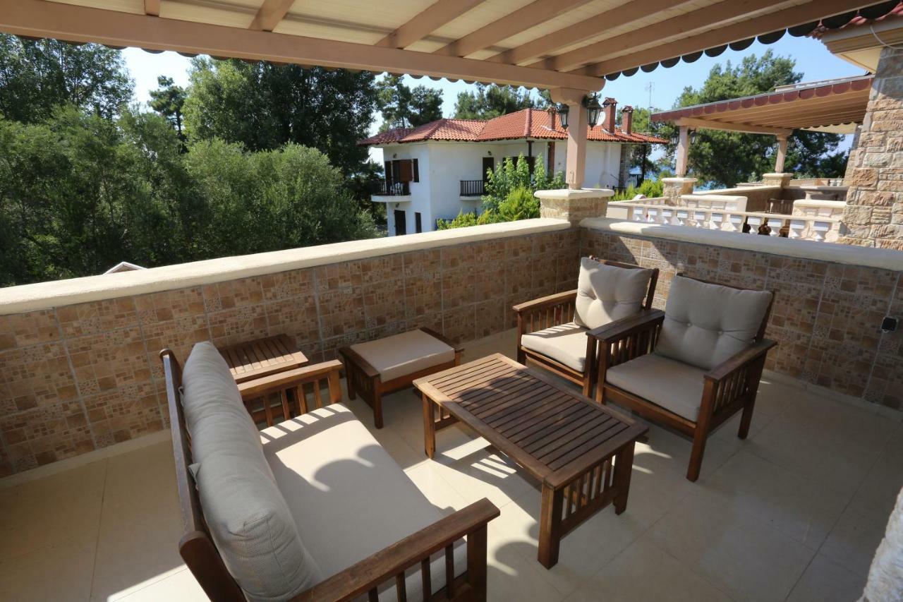 Villa Argo 3 - Beachfront, Big Gardens, Location! Pefkochori Exterior photo