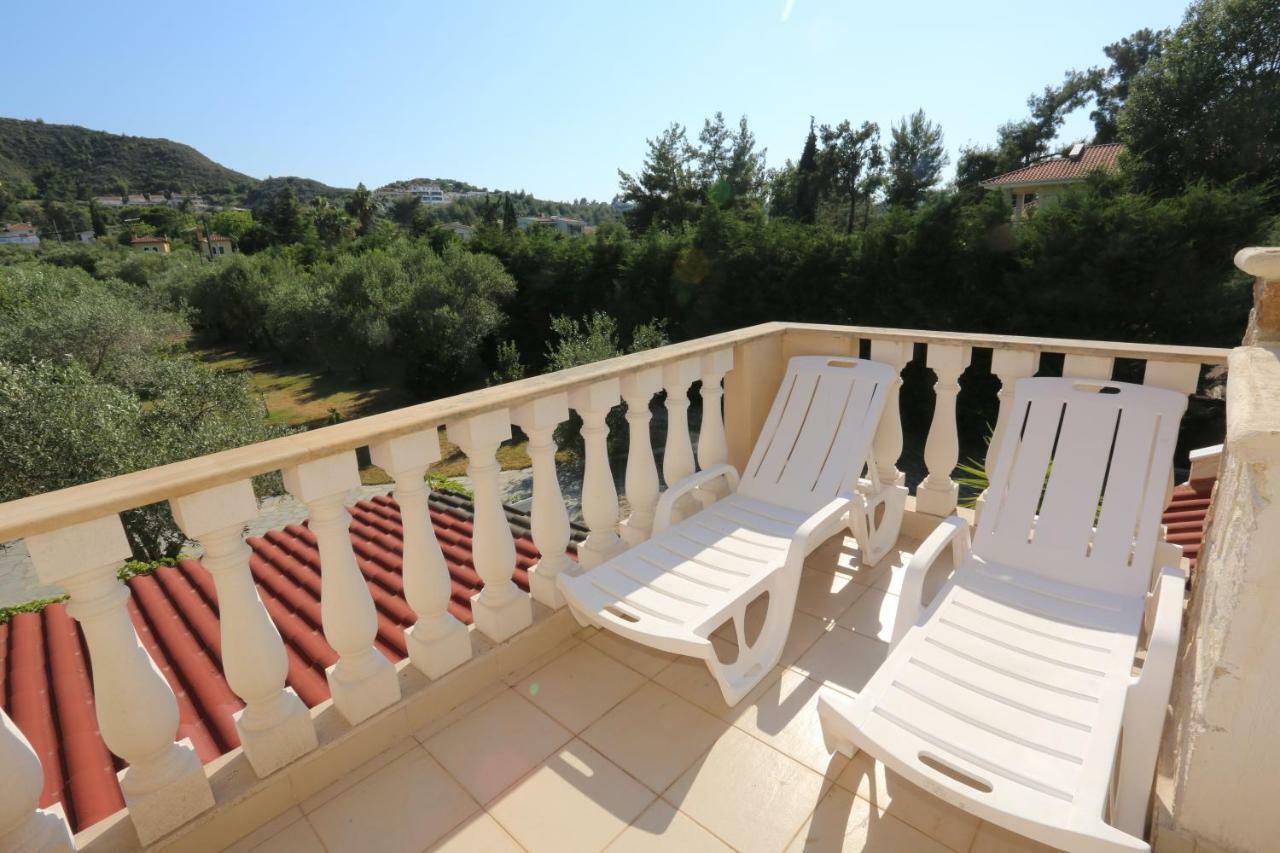 Villa Argo 3 - Beachfront, Big Gardens, Location! Pefkochori Exterior photo