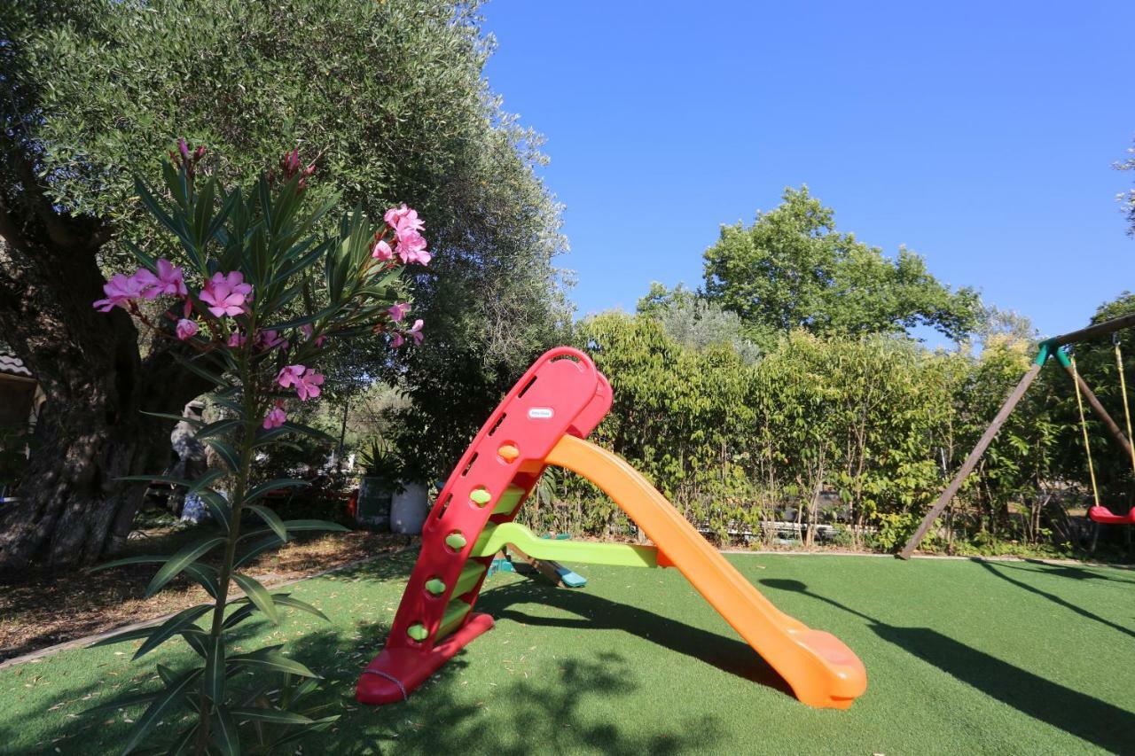 Villa Argo 3 - Beachfront, Big Gardens, Location! Pefkochori Exterior photo