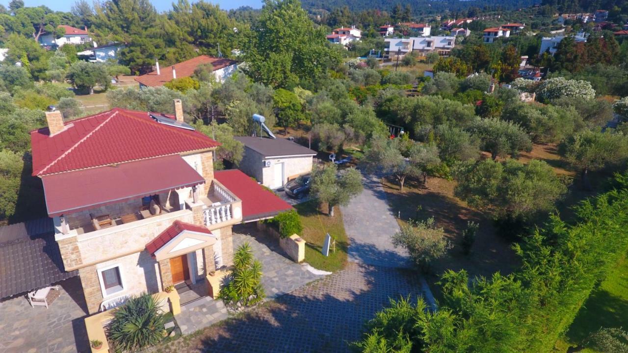 Villa Argo 3 - Beachfront, Big Gardens, Location! Pefkochori Exterior photo