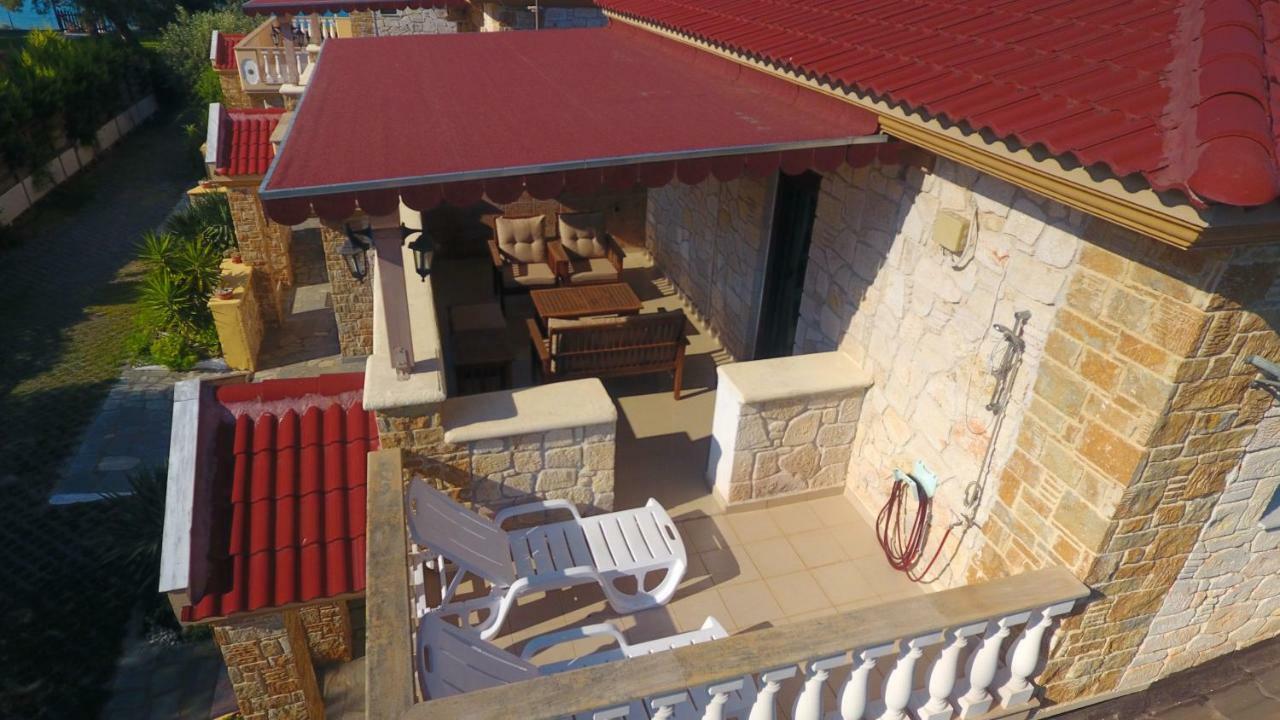 Villa Argo 3 - Beachfront, Big Gardens, Location! Pefkochori Exterior photo