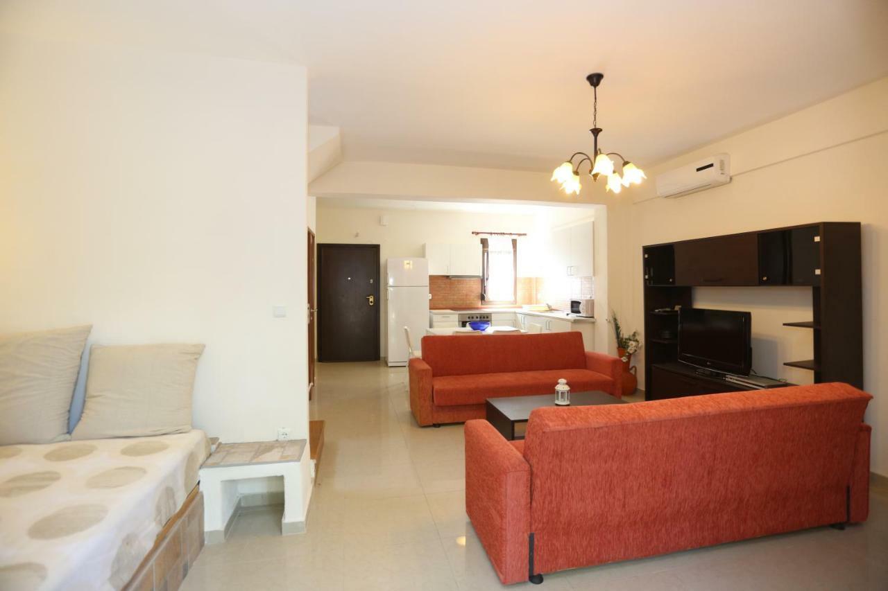 Villa Argo 3 - Beachfront, Big Gardens, Location! Pefkochori Exterior photo