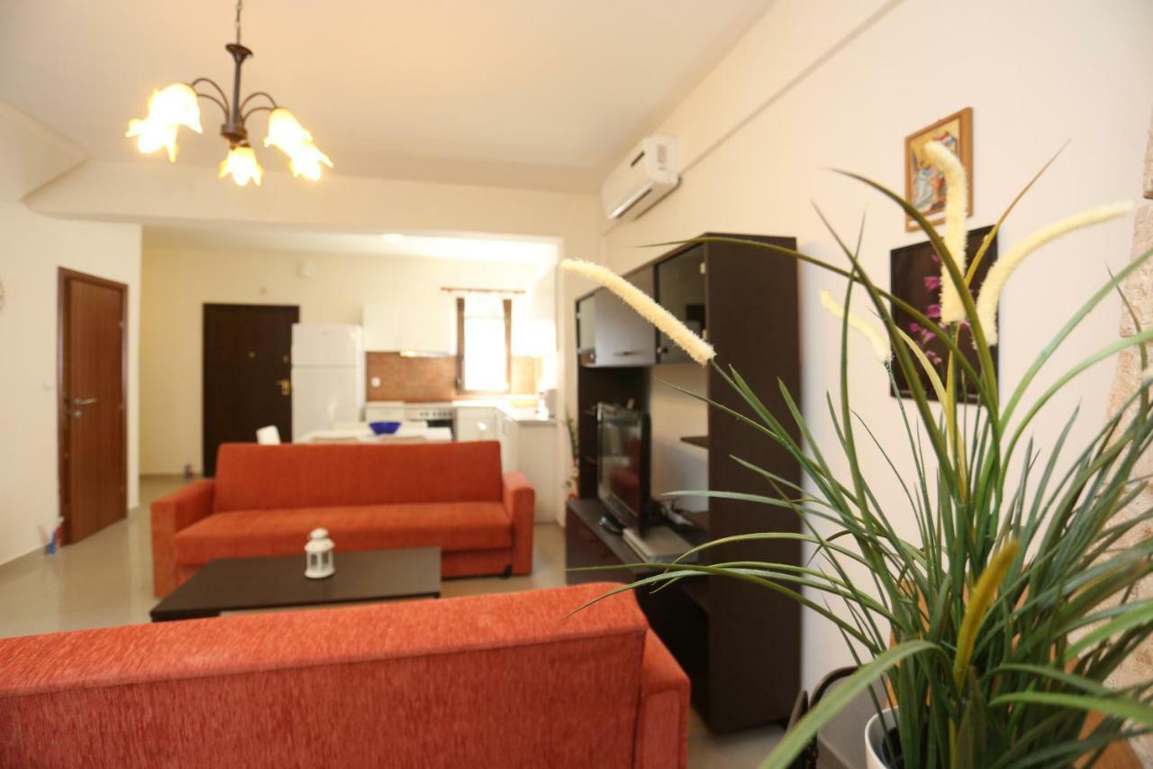 Villa Argo 3 - Beachfront, Big Gardens, Location! Pefkochori Exterior photo