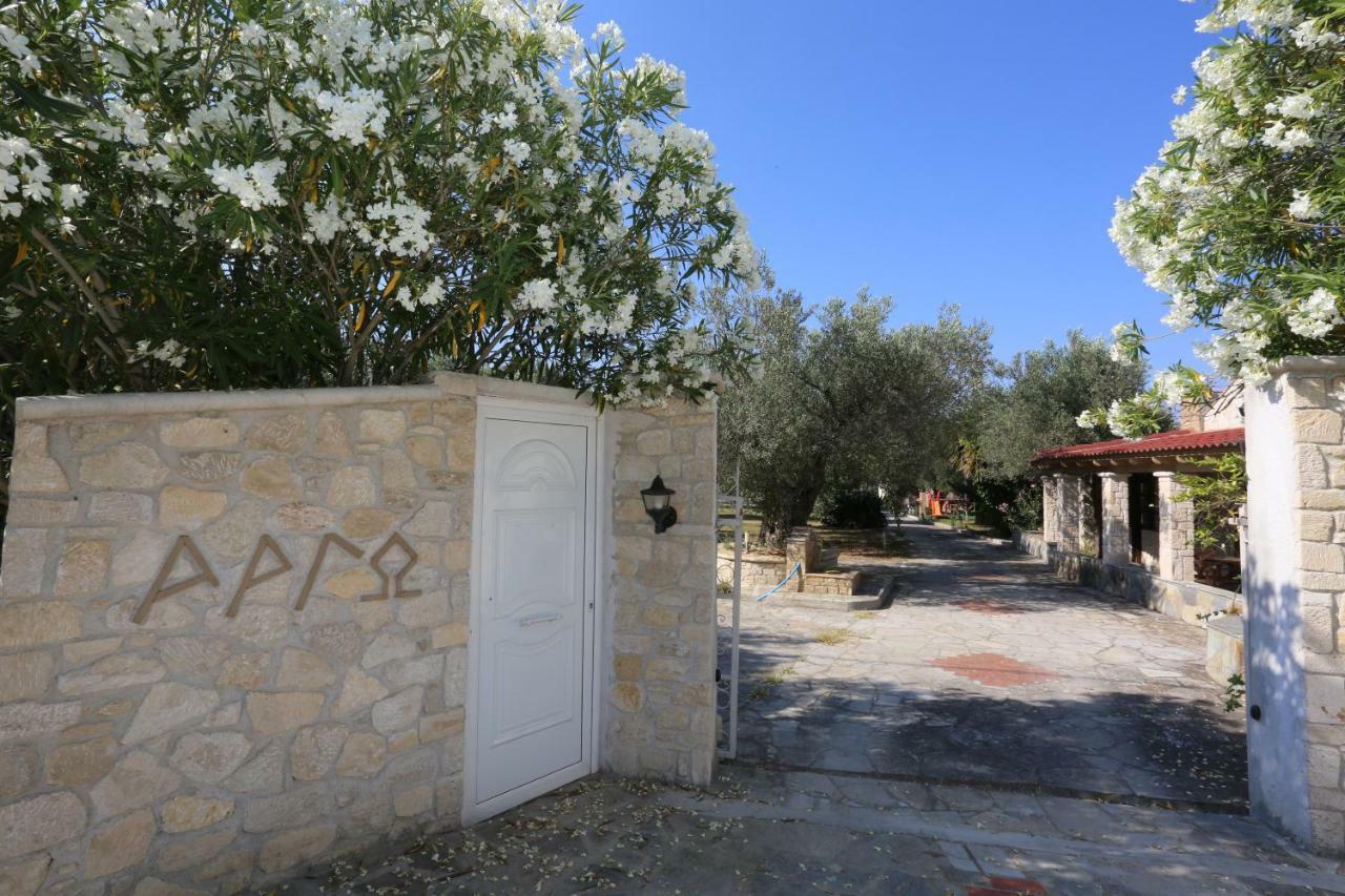 Villa Argo 3 - Beachfront, Big Gardens, Location! Pefkochori Exterior photo