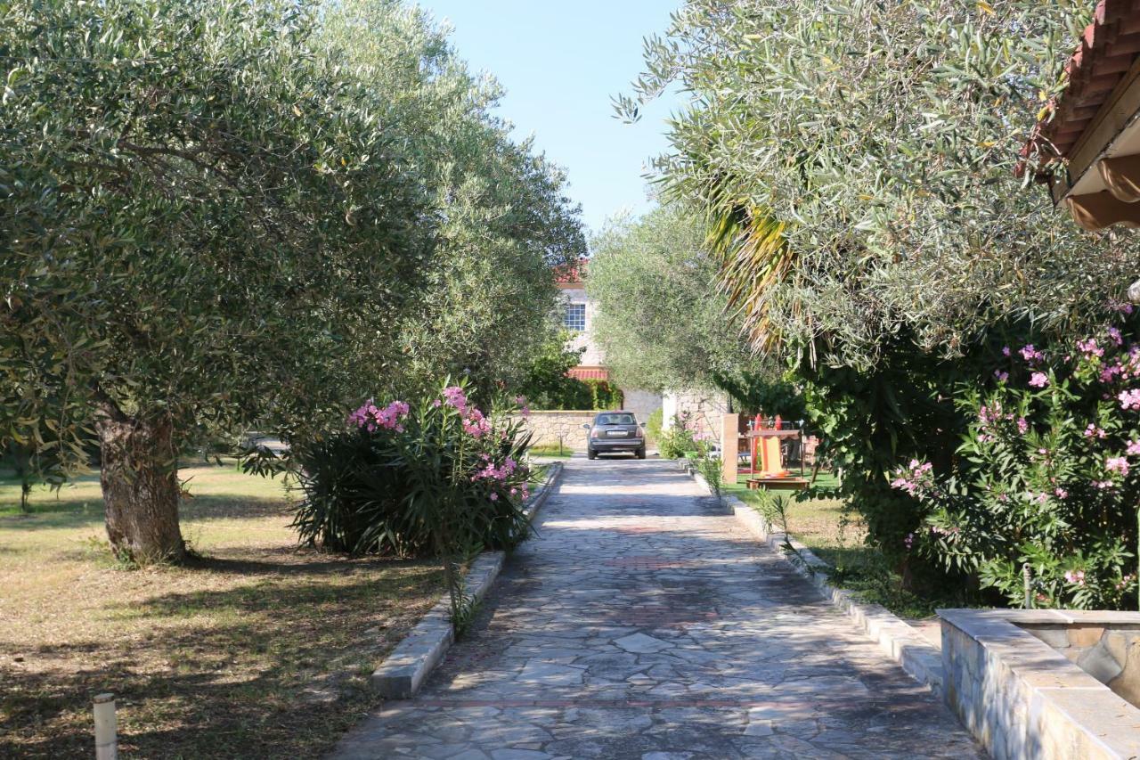 Villa Argo 3 - Beachfront, Big Gardens, Location! Pefkochori Exterior photo